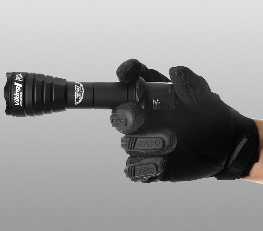 Тактический фонарь Armytek Viking (тёплый свет)